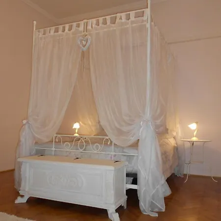 Panorama Apartment *