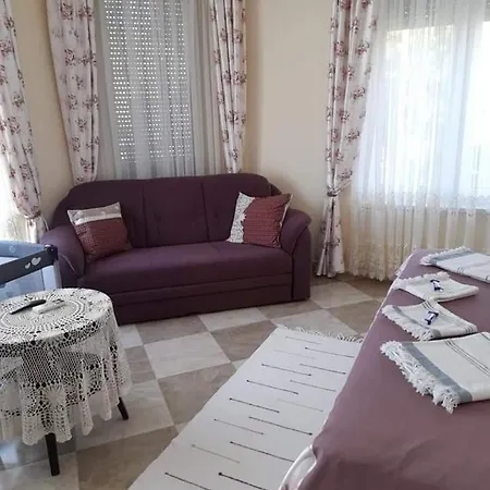 Aranyoshaz-vendeghaz Apartment Budapest