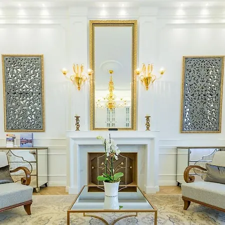 Bpr The Golden Astoria With Balcony And A/c Apartament *