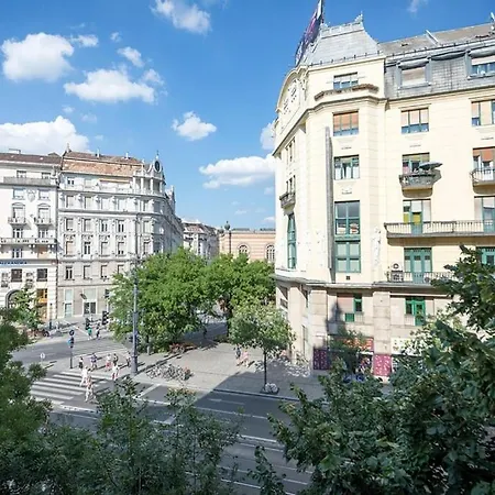 Bpr The Golden Astoria With Balcony And A/c Apartament *