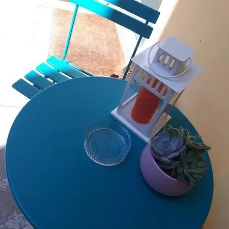 Modern Stylish 2 Bedroom Apartment *