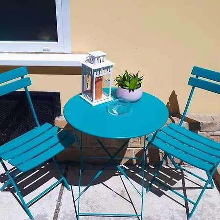 Apartment Modern Stylish 2 Bedroom *