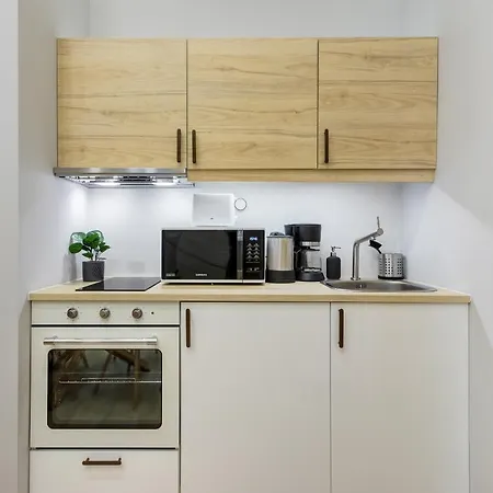 D.five Aradi B * Budapešť