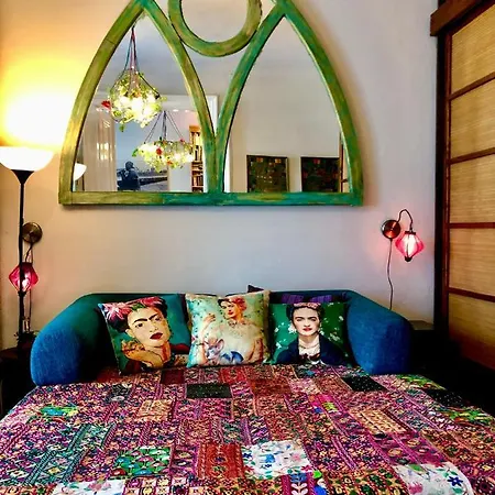 Arty Studio Flat At City Center Apartment *