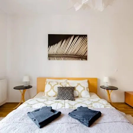 Apartment Kazinczy-New Development-French Balcony *