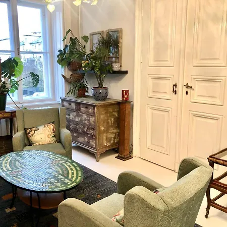 Arty Studio Flat At City Center Apartment *