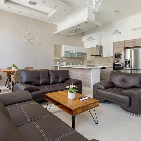 Luxury Dream At The Basilica 3br/2bath Apartment *