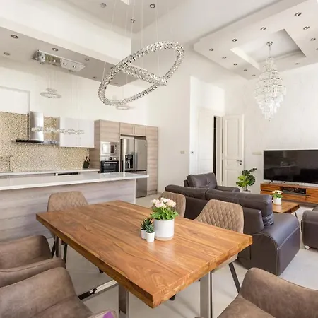Luxury Dream At The Basilica 3br/2bath *