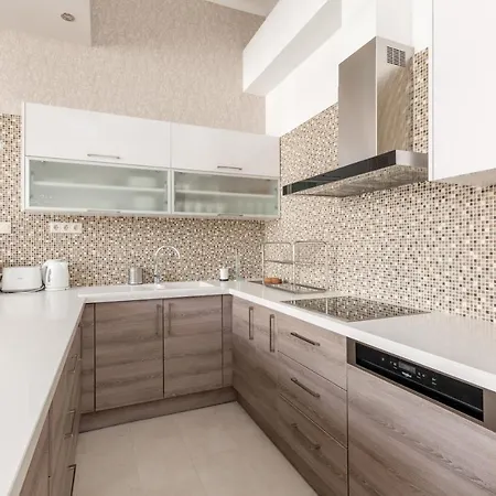Luxury Dream At The Basilica 3br/2bath * Budapest