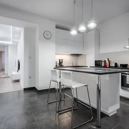 Bpr Calypso With A/c Apartment *