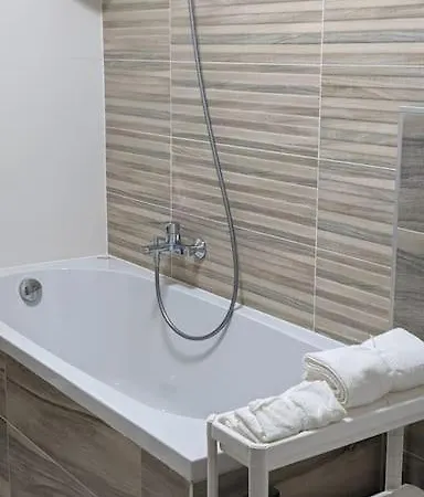 Modern Luxe In Heart Of Downtown