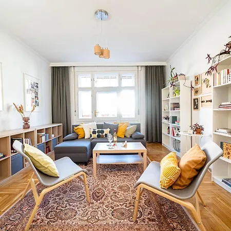 Cozy In Near Gellert Hill *