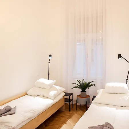 Modern 3br Free Parking Prime Location Apartment Budapest