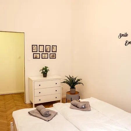 Modern 3br Free Parking Prime Location