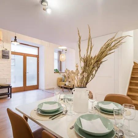 Roomli Boho Chic Apartment Budapest