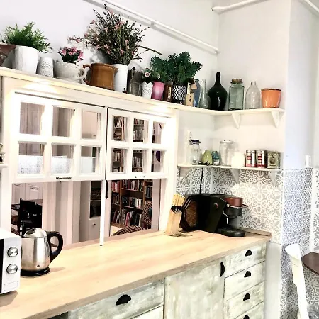 Arty Studio Flat At City Center Budapest