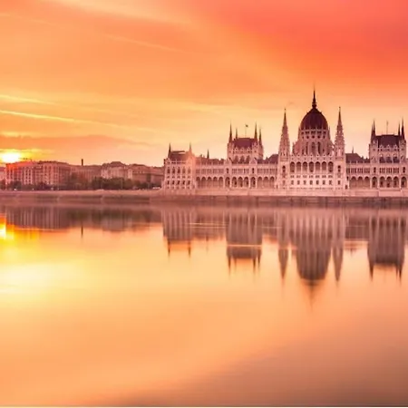 Modern Luxe In Heart Of Downtown Apartmán Budapešť