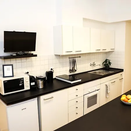 Modern 3br Free Parking Prime Location Apartment
