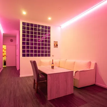 Centre Point Apartment *