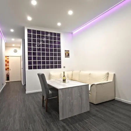 Centre Point Apartment *