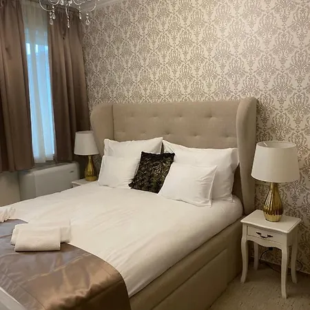 Aparthotel Varalja *