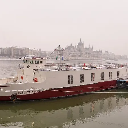 Onriver Hotels - Ms Cezanne