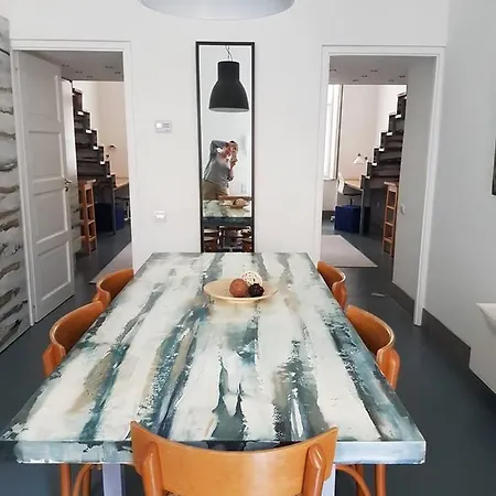 Apartment Modern Stylish 2 Bedroom *