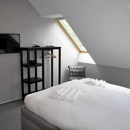Aparthotel Varalja *