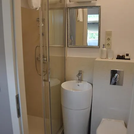 Varalja Aparthotel