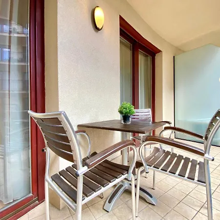 Downtown Vibe-kiraly I Apts W Private Balcony Apartment