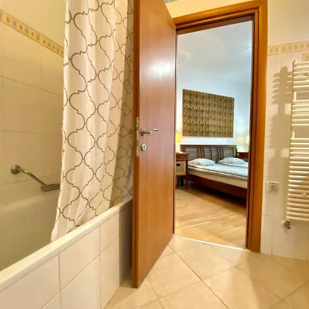 Apartment Downtown Vibe-kiraly I Apts W Private Balcony