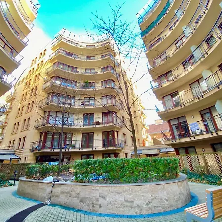 Downtown Vibe-kiraly I Apts W Private Balcony *