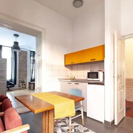 Hedonist 1 Budapest