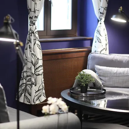 Ambassador Apartment *