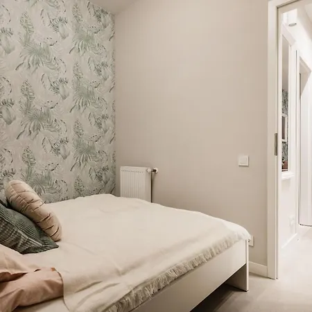 Krane O Utca Apartment *