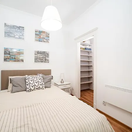 Cozy In Near Gellert Hill Apartment