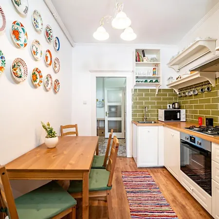 Apartment Cozy In Near Gellert Hill