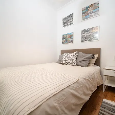 Cozy In Near Gellert Hill Apartment