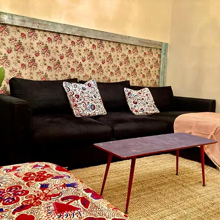 Apartment Lovely Cosy Art Flat At Center Budapest