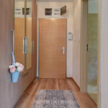 Apartment Madarhegy With Garden Buda Side