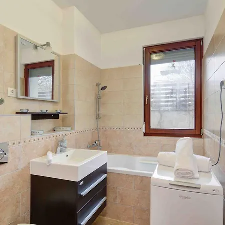Apartment Madarhegy With Garden Buda Side *