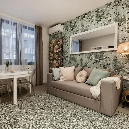 Krane O Utca Apartment *