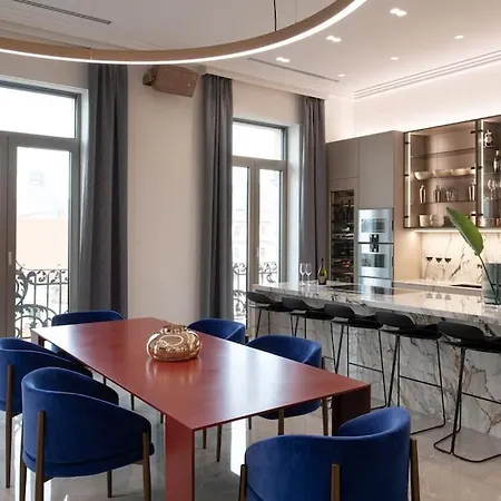 Luxury Penthouse In Downtown Apartment