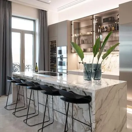 Apartment Luxury Penthouse In Downtown *