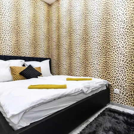 Rita's Design In Downtown Apartment