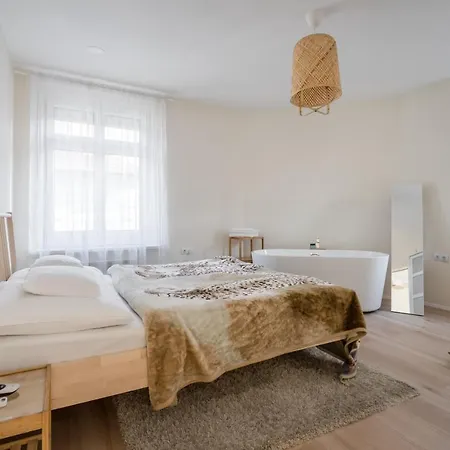 Bpr Japandi Design With A/c Lägenhet Budapest
