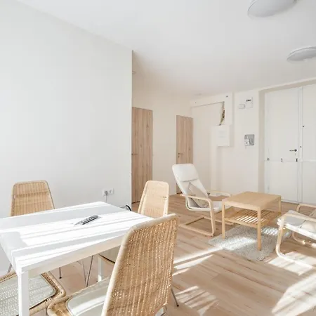 Bpr Japandi Design With A/c Lägenhet Budapest
