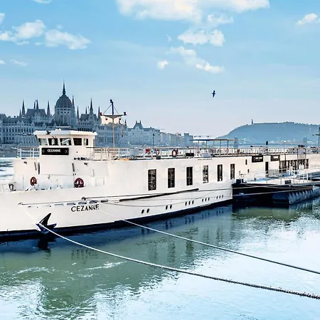 Onriver Hotels - Ms Cezanne Botel 4*