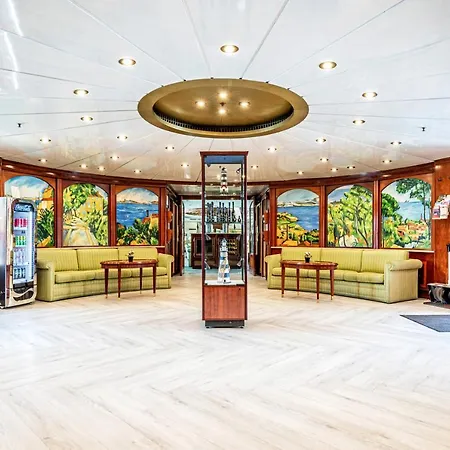 Botel Onriver Hotels - Ms Cezanne 4*