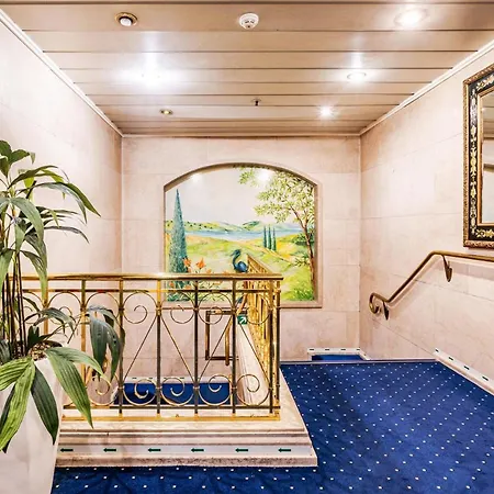 Onriver Hotels - Ms Cezanne
